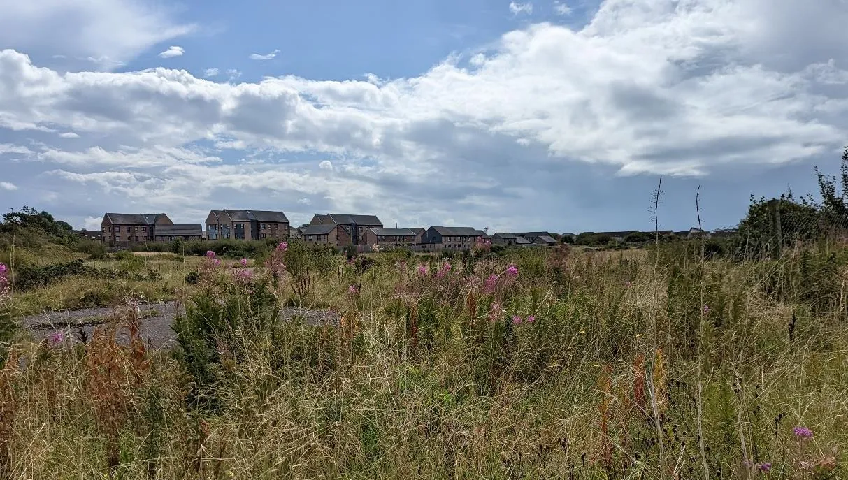 New housing near derelict land near Ardrossan
