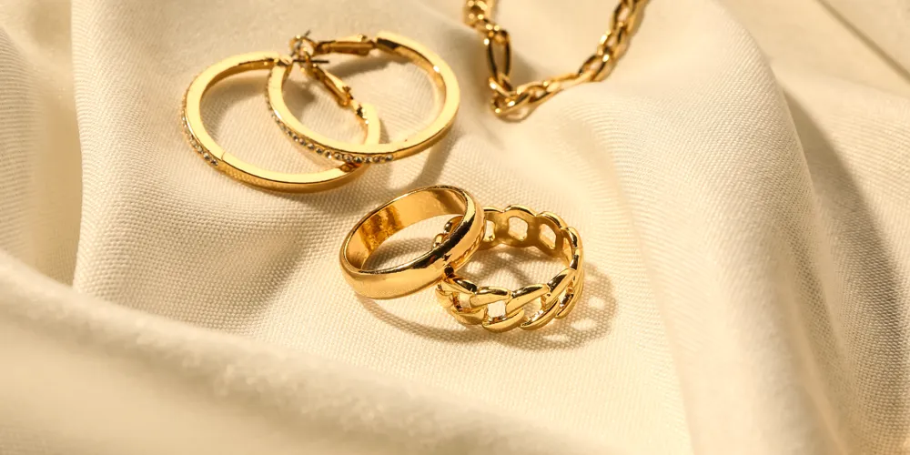 Stock picture of gold jewellry