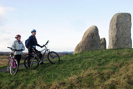 cyclists-stones